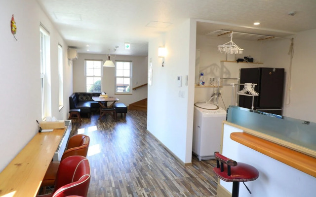 Donguri House