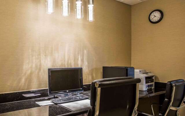 Comfort Suites Stafford Near Sugarland