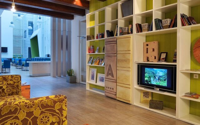 Atrium Fashion Hotel