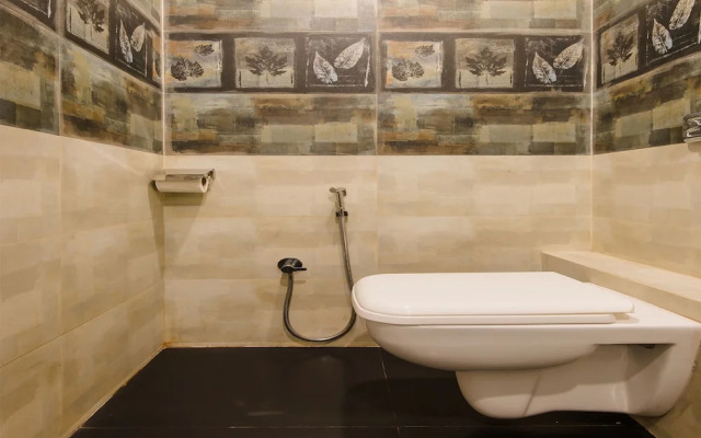 OYO 9327 Royce Executive