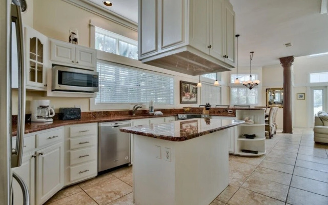 Crystal Oasis Across From Beach Heated Pool