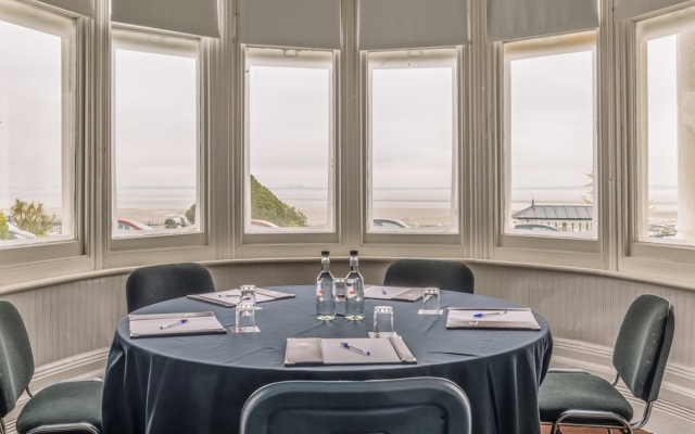 Muthu Westcliff Hotel (Near London Southend Airport)