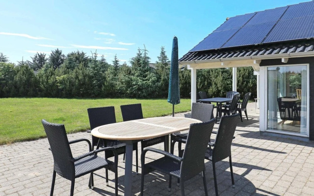 12 Person Holiday Home in Lokken-by Traum