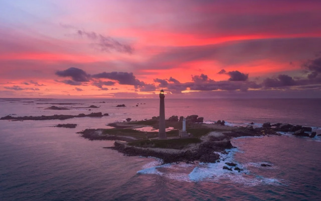 Superb Villa With sea View Near the Beach