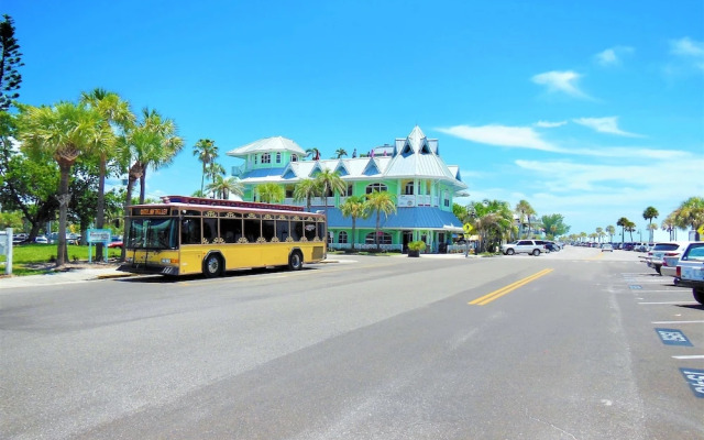 Premier Pass-a-grille Beachside Condo (108-14)