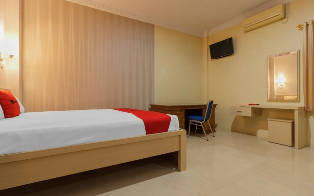 RedDoorz Plus near Pantai Malalayang Manado