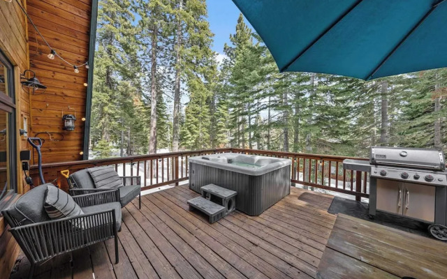 Tahoe City Retreat For 8!