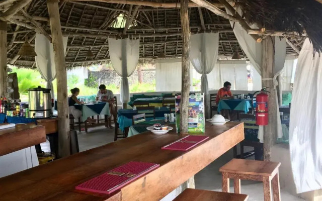 Driftwood Beach Lodge