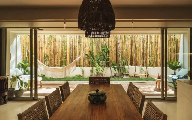 Luxury Jungle Retreat Sleeps 10 Rooftop Pool