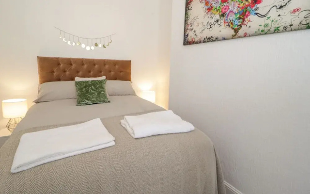 Llewelyn Apartment