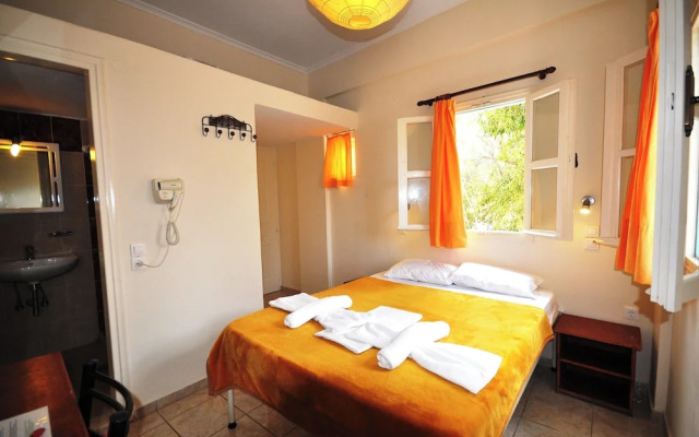 Santorini Camping/Rooms