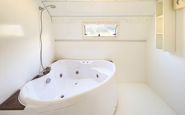 Ganghwa Spa in Caravan