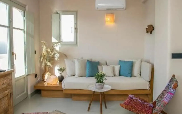 Pink Freud Villas Santorini