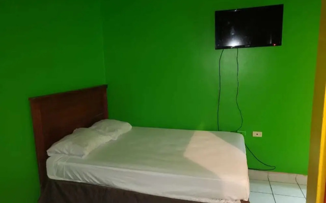 Hostal Guacamayos