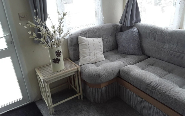 3 bed Caravan Suzie 1,10 Mins From Beach Suzie 1