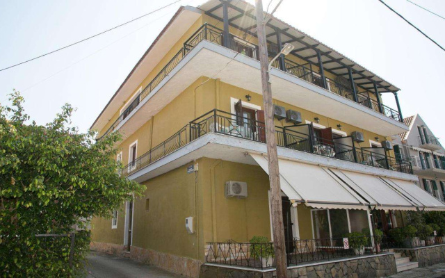 Petania Hotel & Apartments