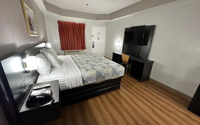 Motel 6 Alvarado, TX