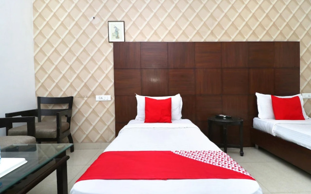 OYO 8627 Hotel Space