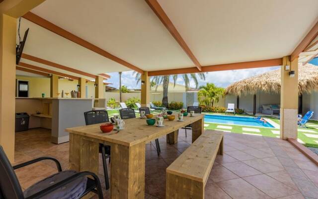 Amazing 3BR Villa w Large Private Pool Gameroom