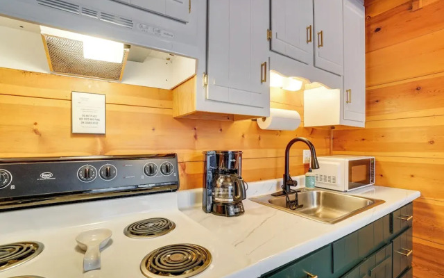 Sautee Nacoochee Mtn Paradise w/ Spacious Deck!