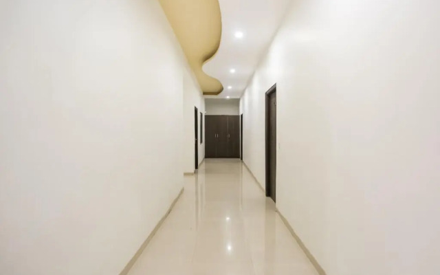 Hotel The Royal by OYO Rooms