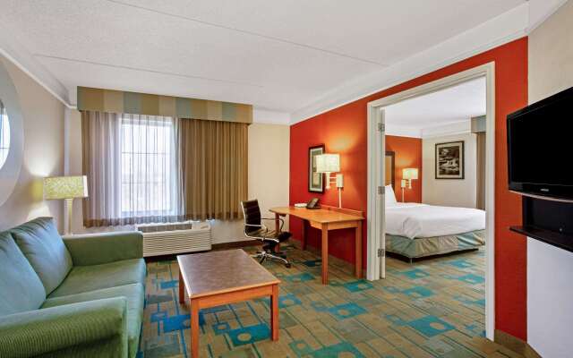 La Quinta Inn & Suites by Wyndham Winston-Salem