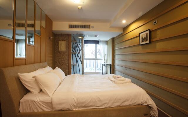 2B - 2 Bedrooms and 2 Bathrooms Located Downtown Apartment With Shared Pool