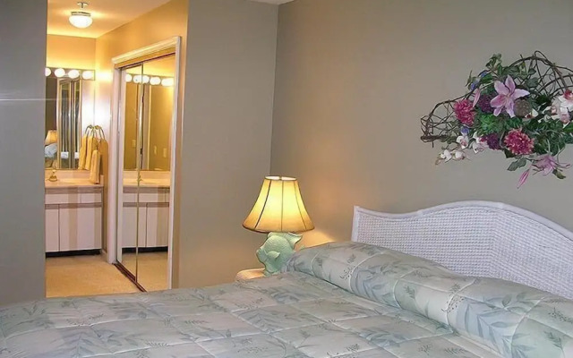 Harbour Club B16 2 Bedroom Condo by RedAwning