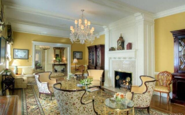 Woodlands Inn