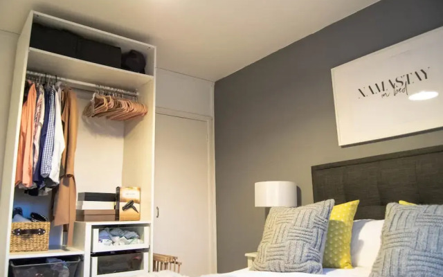 Beautiful Battersea Flat - 4 Guests