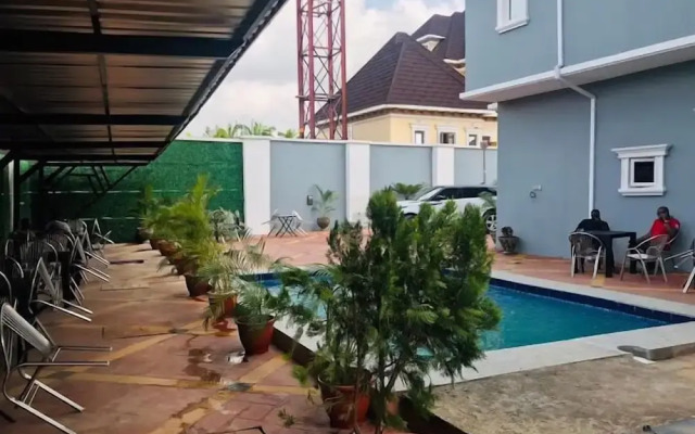 King Dee Suites and Apartments