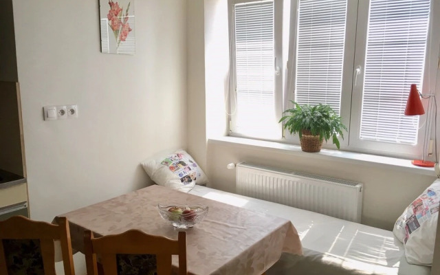 Cosy home - 4 stops to DT