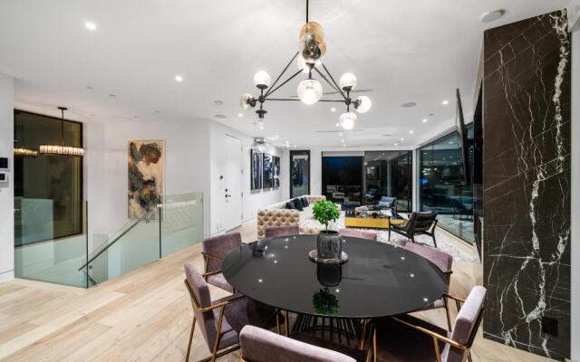 Modern Smart Home With Spectacular Views