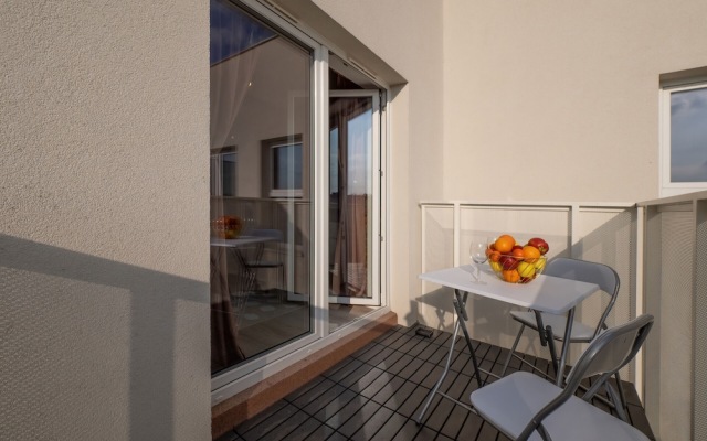 Modern Studio With Balcony by Renters