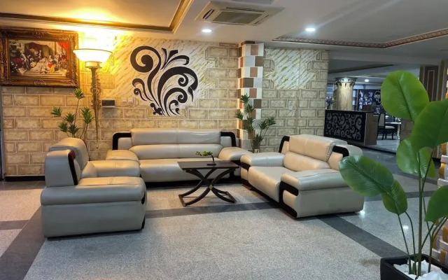 AA Hotel & Suites