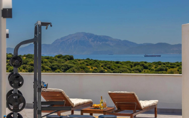 Views, Terrace & Pool - Fibre WIFI - SimplyTarifa