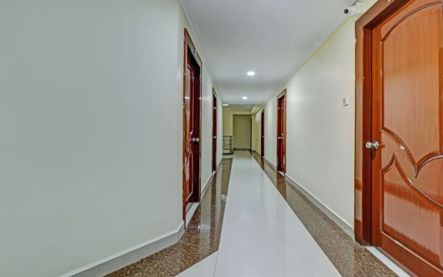 Itsy By Treebo - Eesha Elite