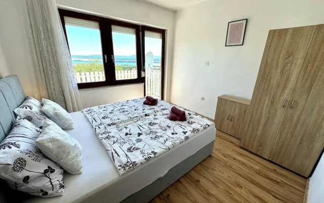 Apartment Lora 2