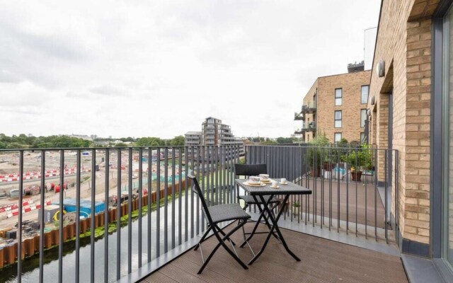 Modern 1bed W/balcony in Bromley, 7mins to Tube