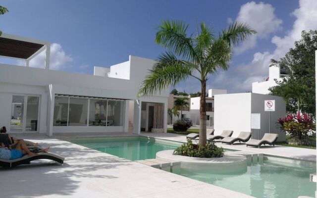 Grace Hauzz By Perlitas Home