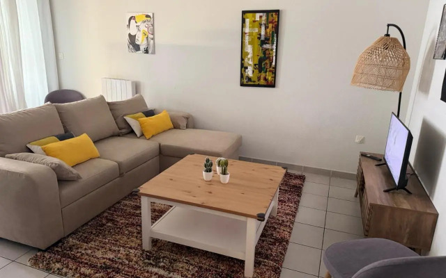 Appt intime, Près d'Arènes, 10min centre, WIFI