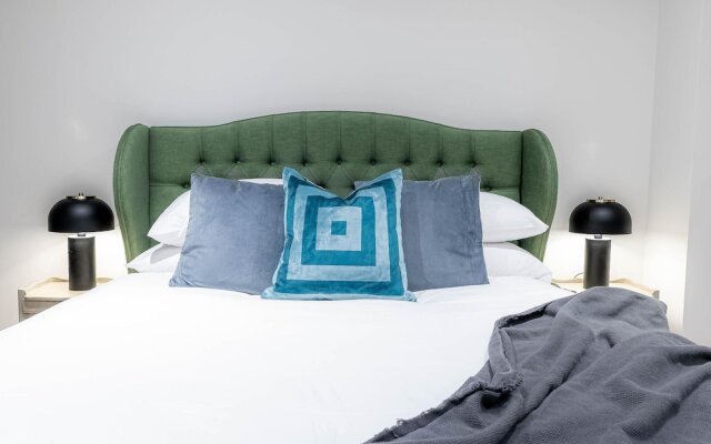 Three Bedroom Near Brick Lane by Belvilla