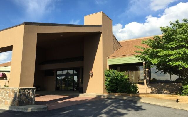 Holiday Lodge Hotel & Conference Center