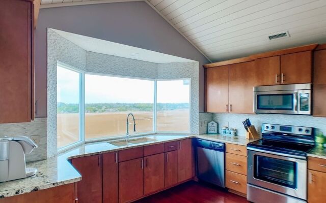 A Beach To Remember 4 Bedroom Home by RedAwning