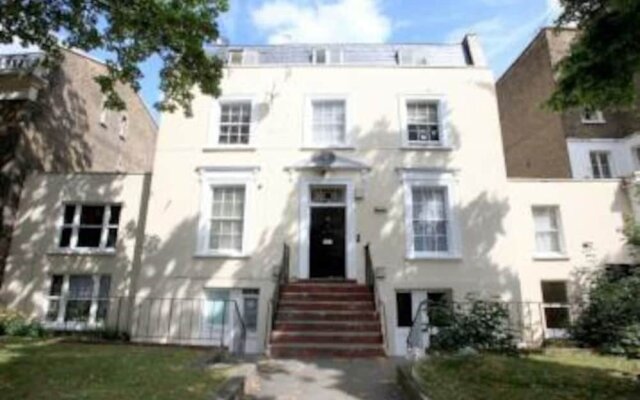 Kennington Oval 2-bed Apartment in London