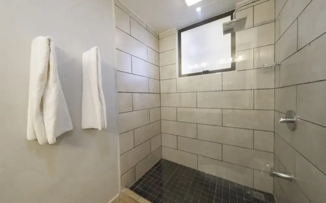 Newly Remodeled Ground Floor Sea Side Apartment