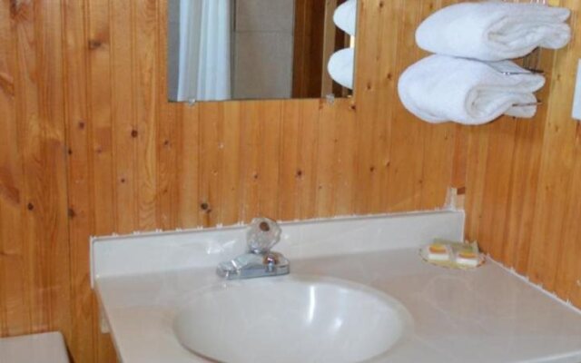 Green Acre Motel by OYO Near Rush County Airport