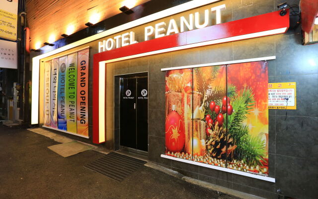 Peanut Hotel