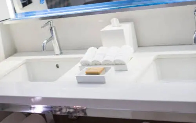 Renaissance Ocean Suites