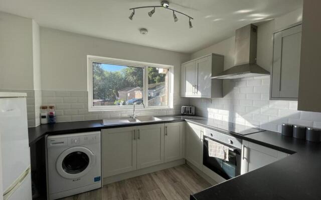 Impeccable 2-bed Apartment in Eastleigh